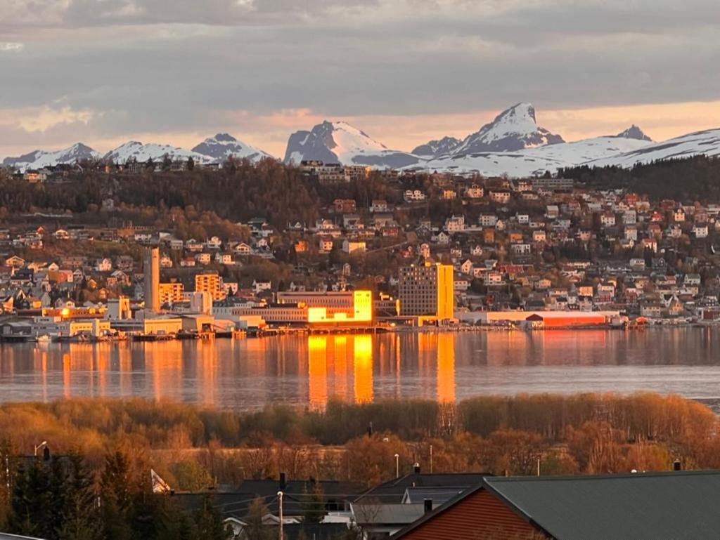 Vila Large House With Spectacular View Tromsø Exteriér fotografie
